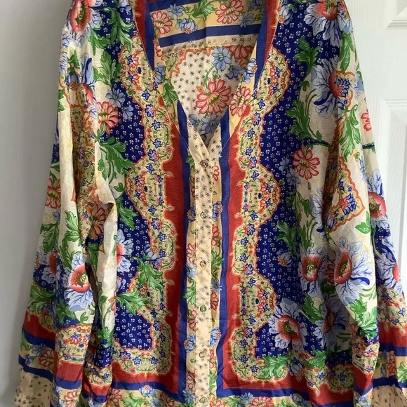 Johnny Was 100% silk top  XXL button front Preowned - Picture 11 of 11